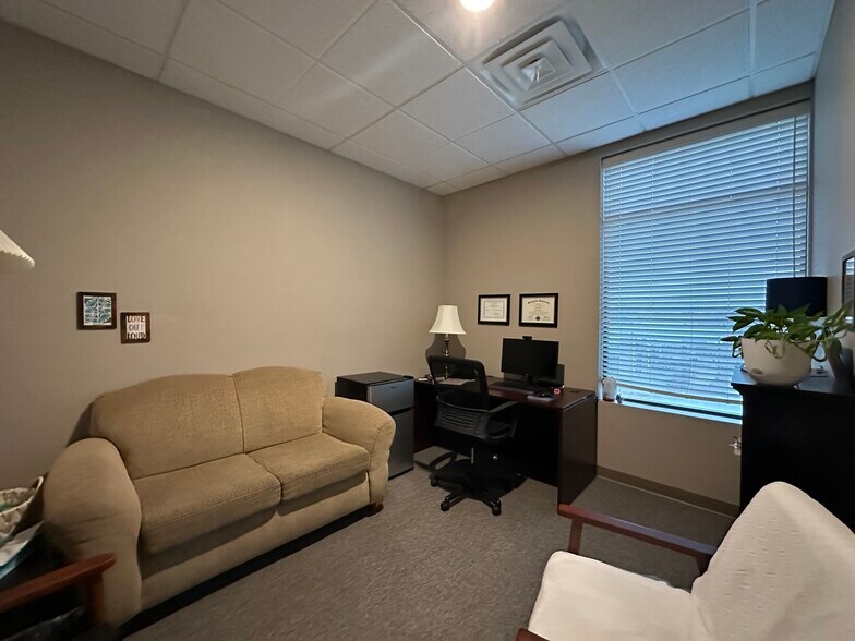 More Photos Of 673 Westbury Dr, Iowa City Storefront Retail Office For Sale
