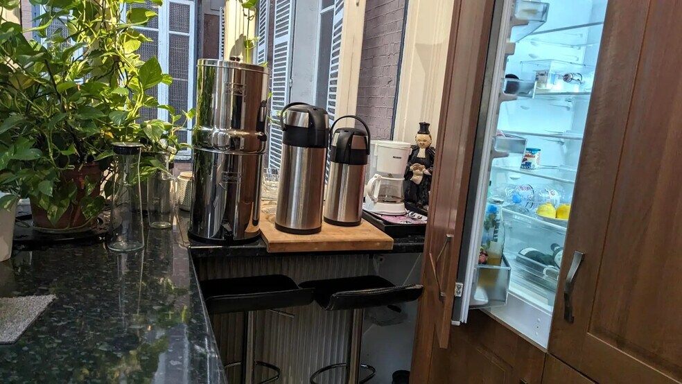 More Photos Of 90 Rue D'Amsterdam, Paris Office For Sale