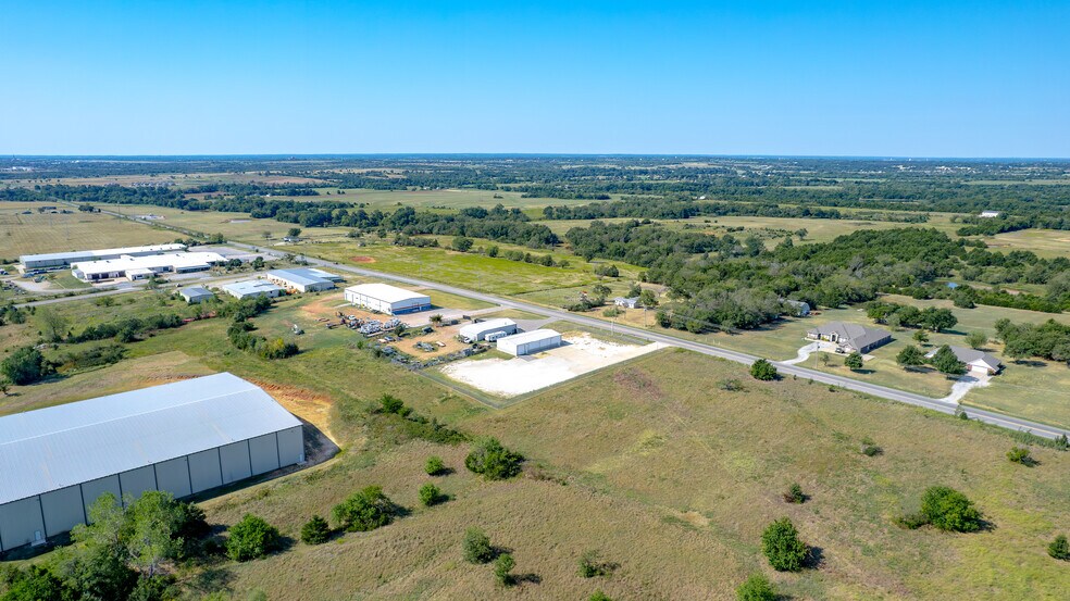 More Photos Of 7811 Kickapoo Ave, Shawnee Warehouse For Lease