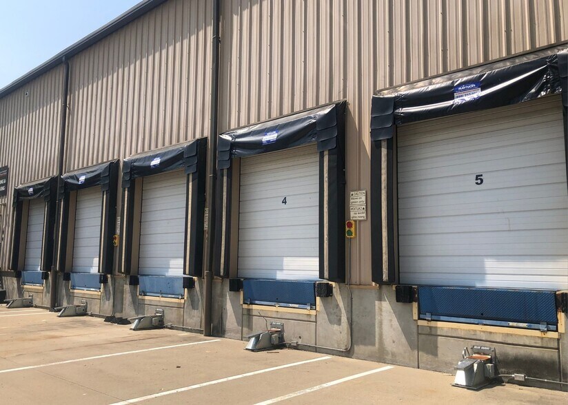 More Photos Of 2025 James Howard Dr, Richmond Warehouse For Lease