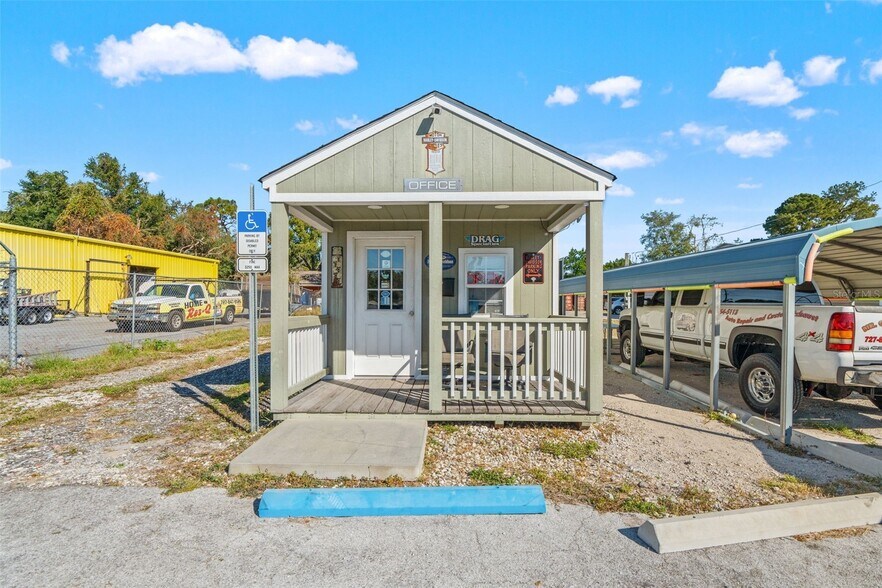 More Photos Of 9539 State Road 52, Hudson Flex For Sale