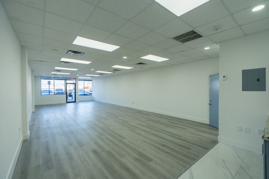 More Photos Of 7506-7560 NW 70th St, Miami Unknown For Lease