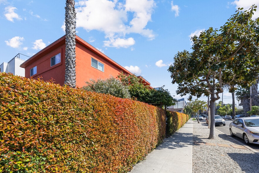 More Photos Of 502 Westminster ave, Venice Apartments For Sale
