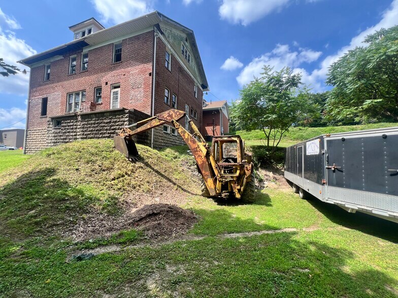 More Photos Of 8200 Perry Hwy, Pittsburgh Freestanding For Sale