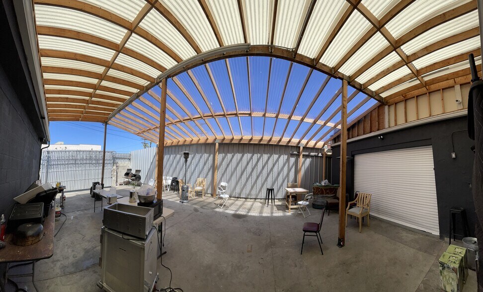 More Photos Of 3121 W Jefferson Blvd, Los Angeles Storefront Retail Office For Lease