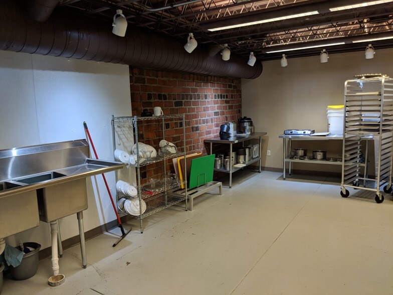 More Photos Of 144-156 E Liberty St, Wooster Storefront Retail Office For Lease