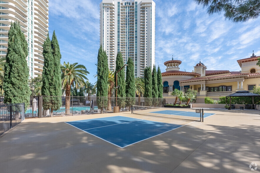 More Photos Of 2827 Paradise Rd, Las Vegas Health Club For Sale