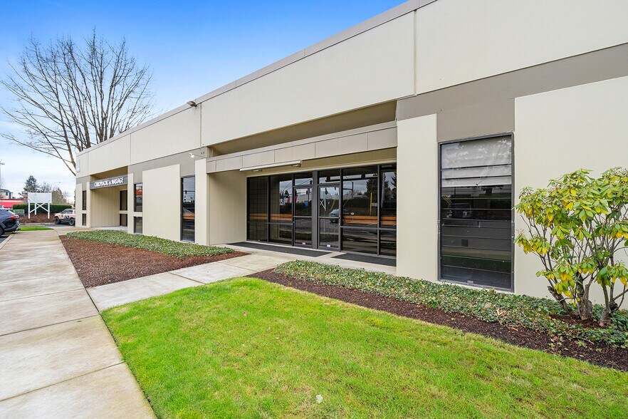 More Photos Of 9325-9425 SW Commerce Cir, Wilsonville Light Manufacturing For Lease