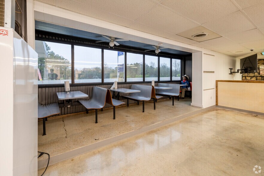 More Photos Of 7781 Highway 167 S, Sheridan Convenience Store For Lease