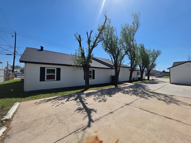 More Photos Of 512 Uvalde Rd, Houston Office For Lease