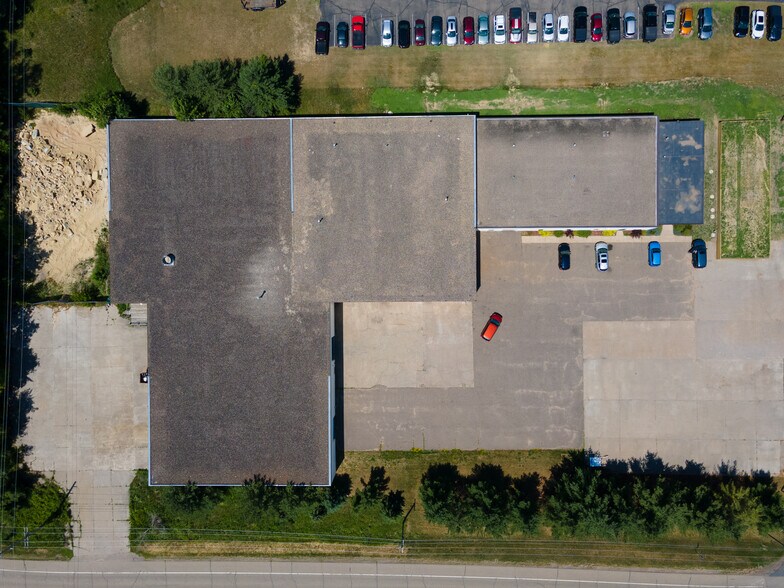 More Photos Of 15720 NE Lincoln St, Andover Manufacturing For Lease