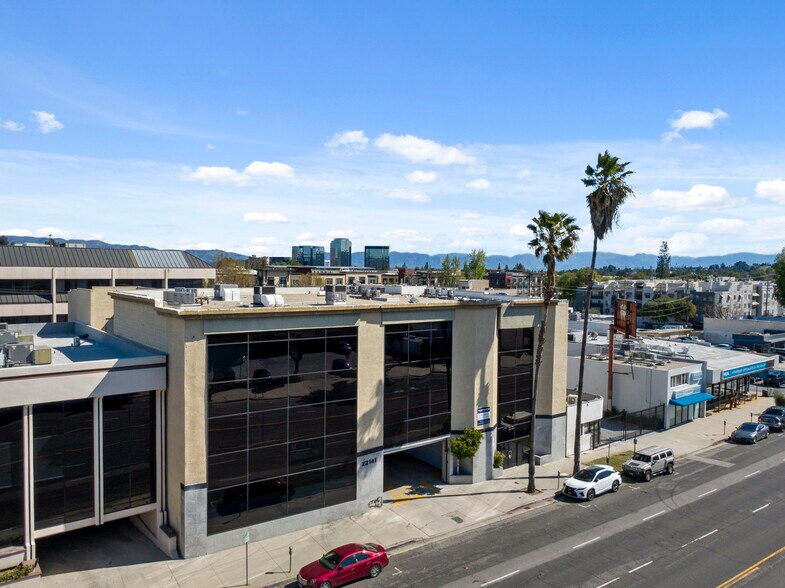 More Photos Of 22141 Ventura Blvd, Woodland Hills Office For Lease