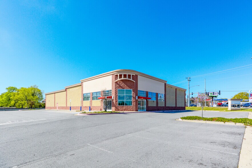 Primary Photo Of 609 Military Rd, Benton Drugstore For Lease