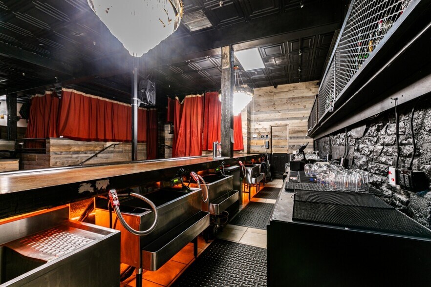 More Photos Of 268 Main St, Park City Storefront Retail Office For Sale