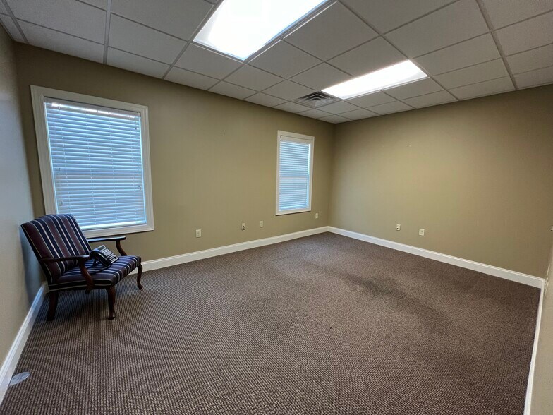 More Photos Of 1995 Skibo Rd, Fayetteville Office For Sale