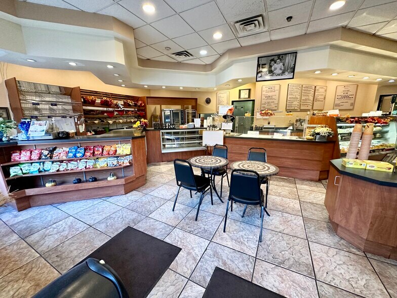 More Photos Of 136-154 Rifle Camp Rd, Woodland Park General Retail For Sale