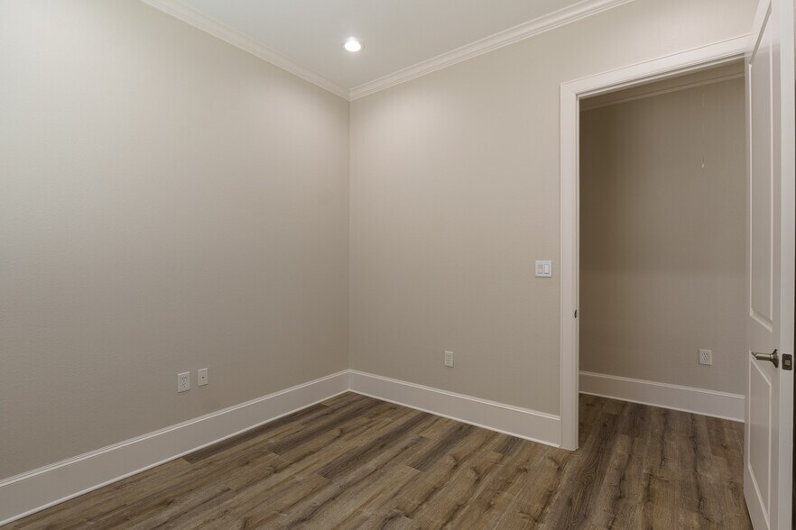More Photos Of 19539 Champion Forest Dr, Spring Medical For Sale