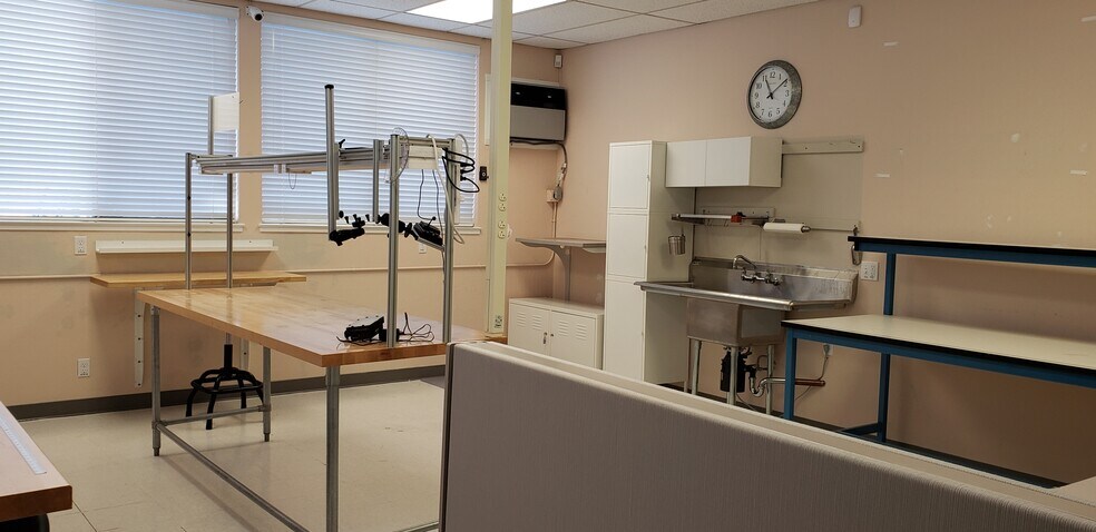 More Photos Of 1580 Gilbreth Rd, Burlingame Research And Development For Lease