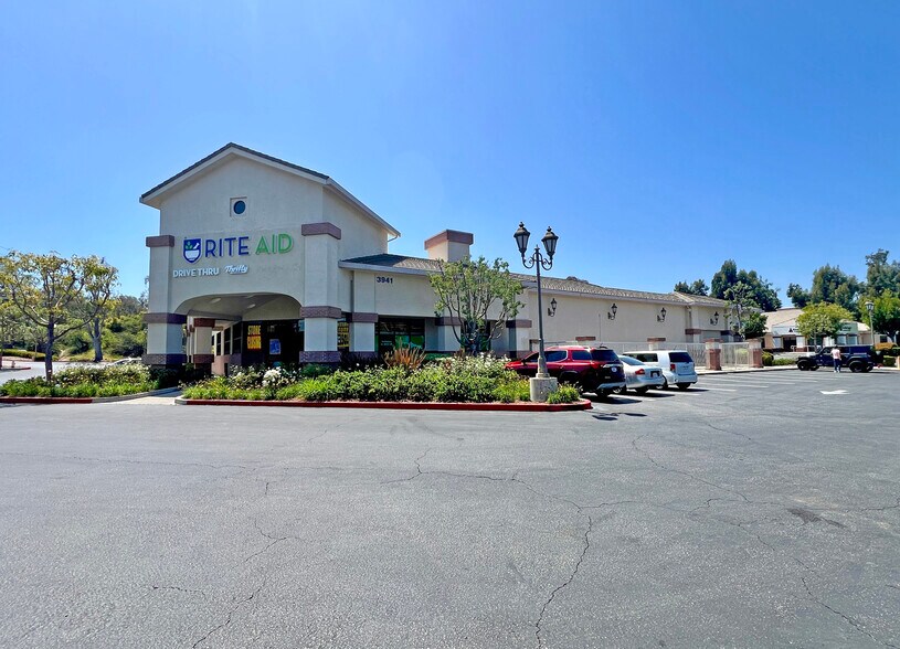 More Photos Of 3941 Spring Rd, Moorpark Storefront Retail Office For Lease