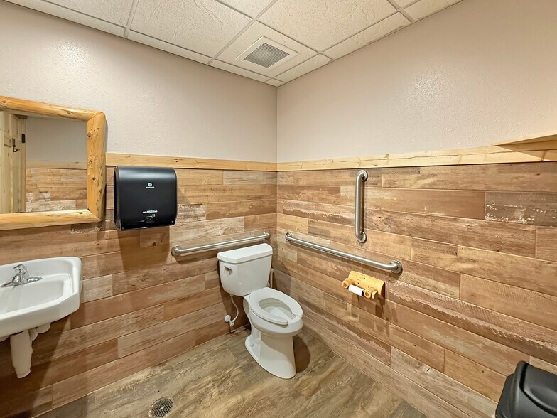 More Photos Of 910 E 2nd Ave, Indianola Restaurant For Sale