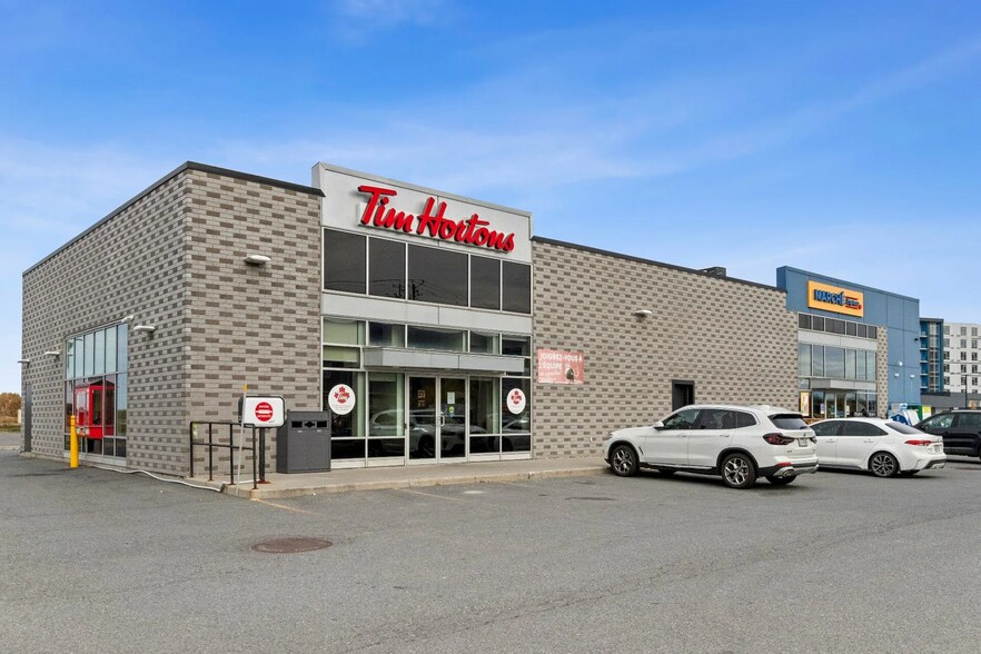 More Photos Of 265 Rue De L'industrie, Beloeil General Retail For Sale