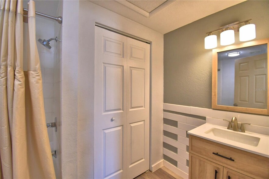 More Photos Of 208 Center St, Auburndale Office For Sale
