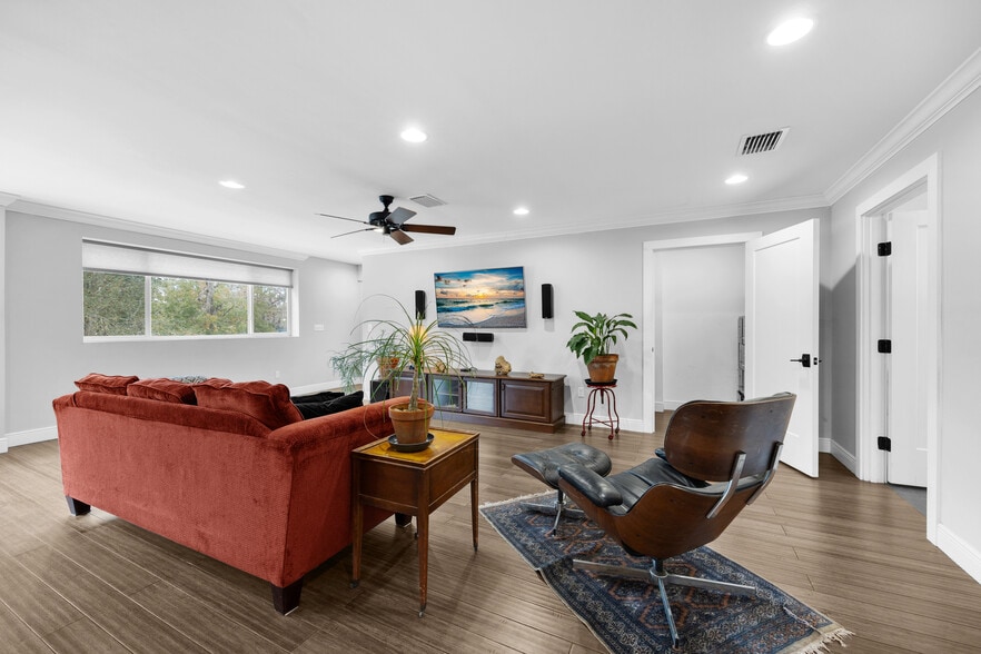 More Photos Of 905 NW 2nd St, Gainesville Industrial For Lease