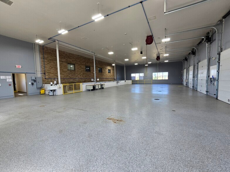 More Photos Of 3933 Monitor Rd, Bay City Office For Sale