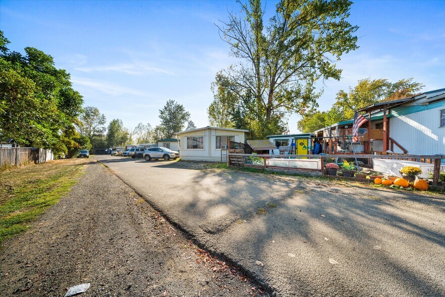 More Photos Of 200 Emils Way, Roseburg Manufactured Housing Mobile Home Park For Sale