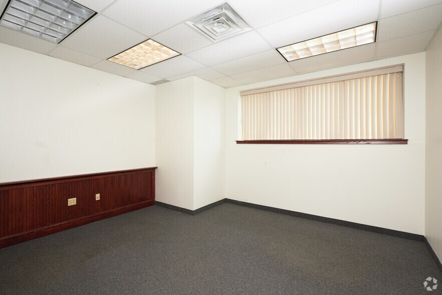 More Photos Of 1900 S Clinton Ave, Rochester Storefront For Lease