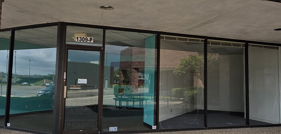 More Photos Of 1309 W Fairmont Pky, La Porte Unknown For Lease