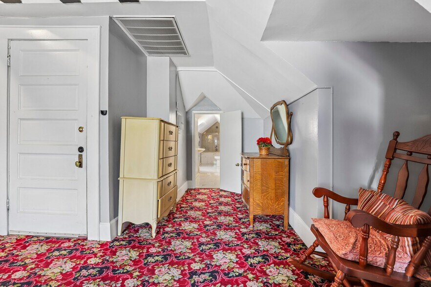 More Photos Of 421 Howard St, San Antonio Hospitality For Sale