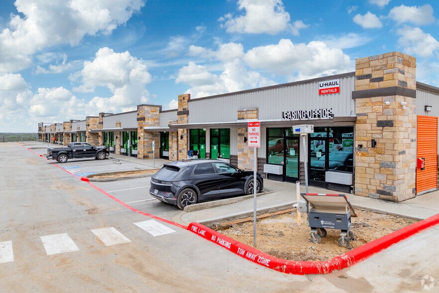 More Photos Of 3822 SE Military Dr, San Antonio Unknown For Lease