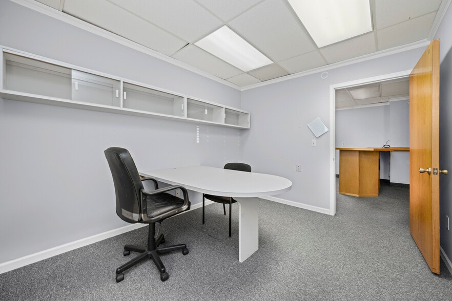 More Photos Of 30521 Schoenherr Rd, Warren Medical For Lease