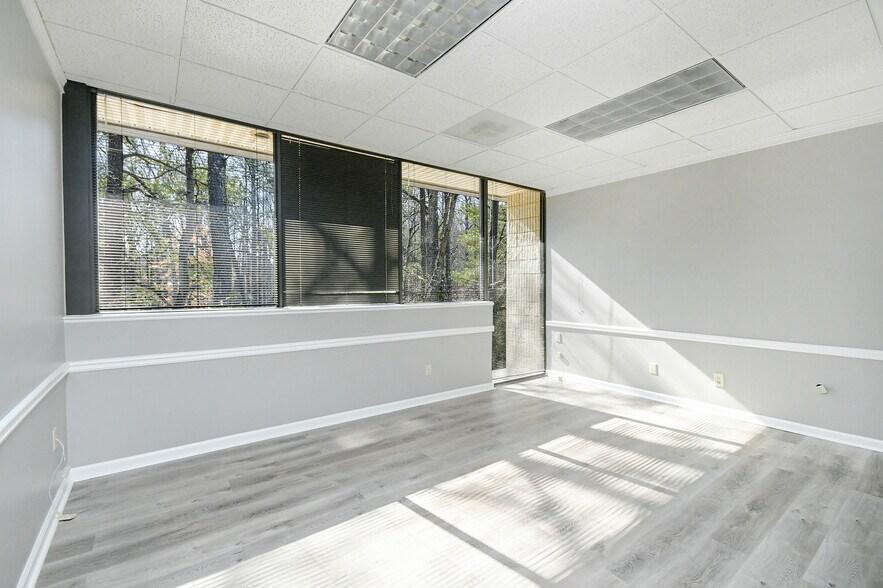 More Photos Of 3084 Mercer University Dr, Chamblee Office For Sale