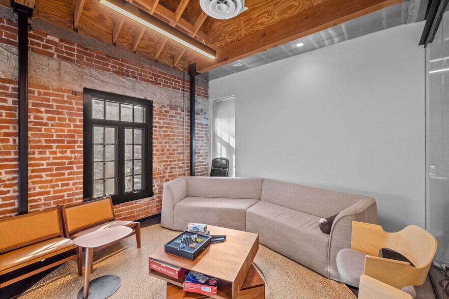 More Photos Of 400-412 Wilshire Blvd, Santa Monica Loft Creative Space For Lease