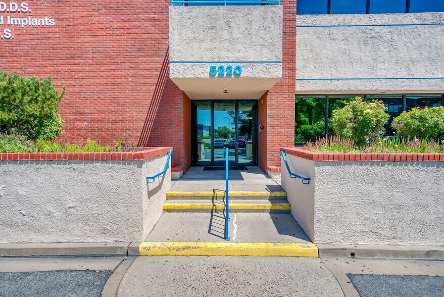 More Photos Of 5220 Neil Rd, Reno Medical For Lease