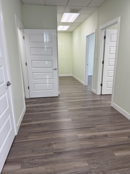 More Photos Of 939 N Plum Grove Rd, Schaumburg Medical For Lease