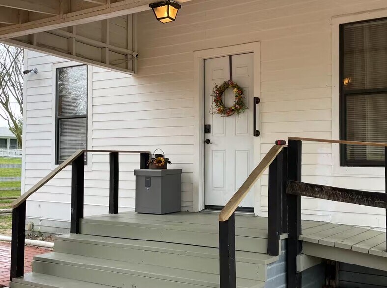 More Photos Of 1241 Post Oak Point Rd, New Ulm Specialty For Sale