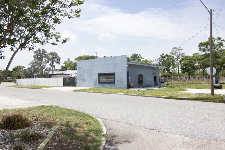 More Photos Of 579 27th St S, Saint Petersburg Light Manufacturing For Sale
