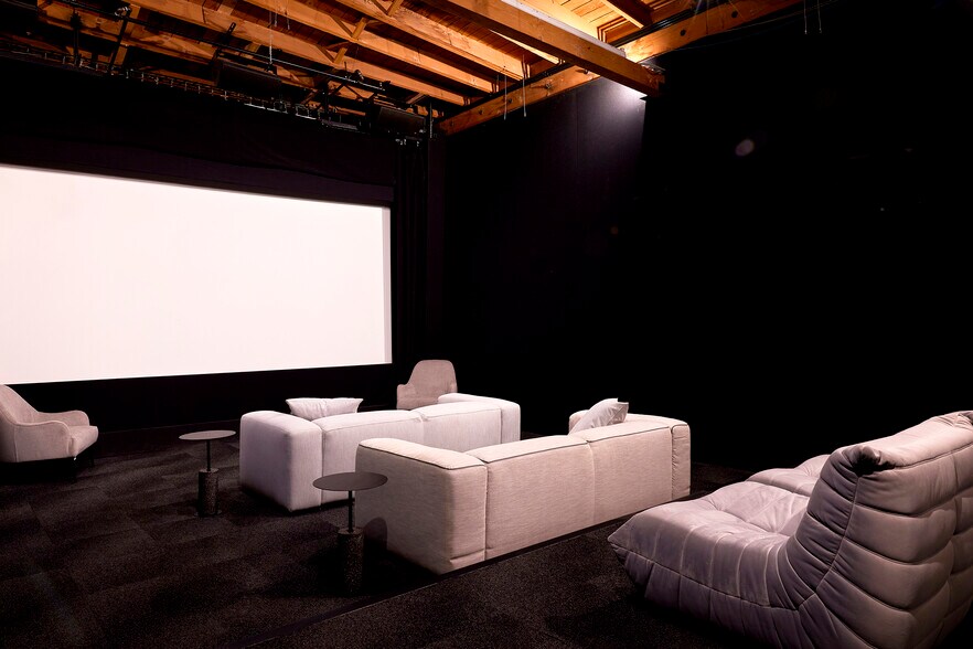 More Photos Of 1144-1146 N Las Palmas Ave, Los Angeles Loft Creative Space For Sale