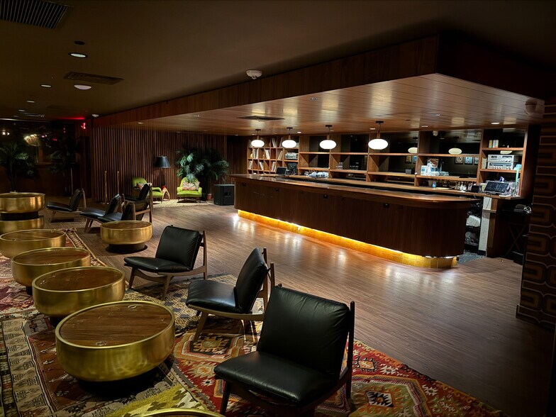 More Photos Of 110 E Riverside Dr, Austin Freestanding For Lease