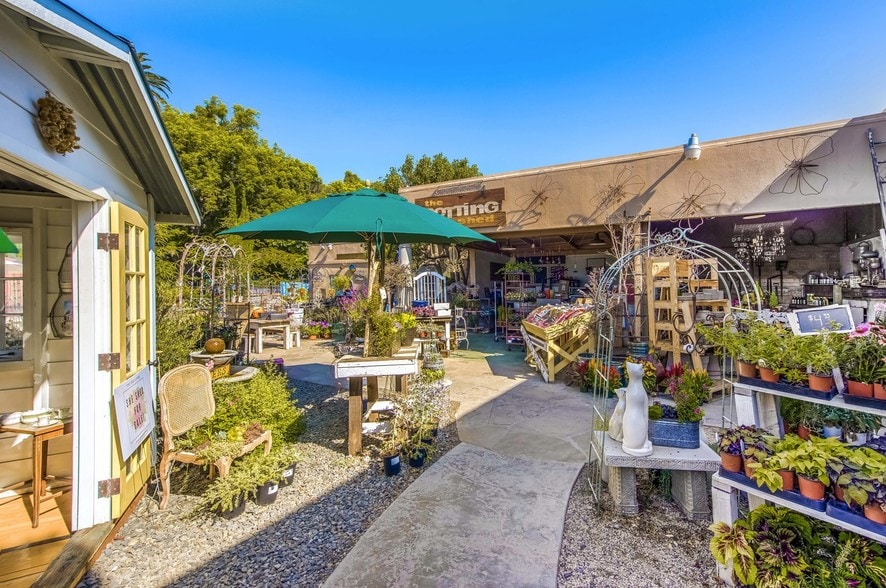 More Photos Of 401 W Chapman Ave, Orange General Retail For Sale