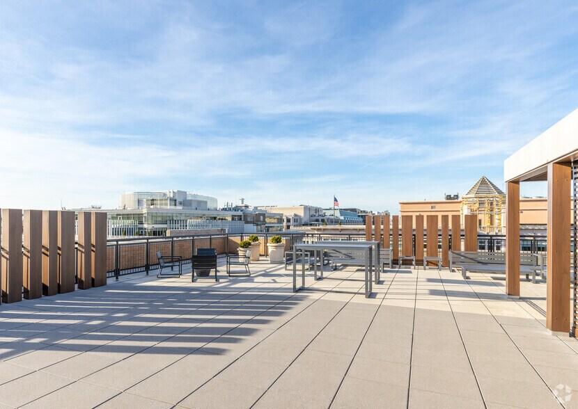 More Photos Of 950 F St NW, Washington Office For Lease