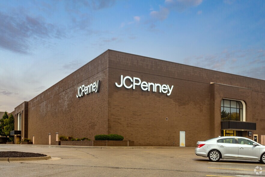 More Photos Of 1801 SW Wanamaker Rd, Topeka Unknown For Lease