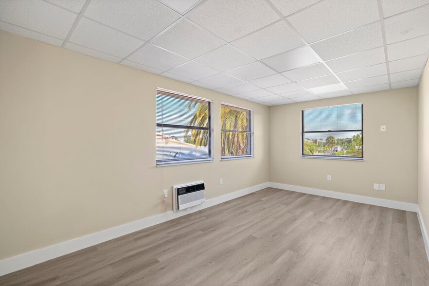 More Photos Of 3444 Marinatown Ln, North Fort Myers Office For Lease