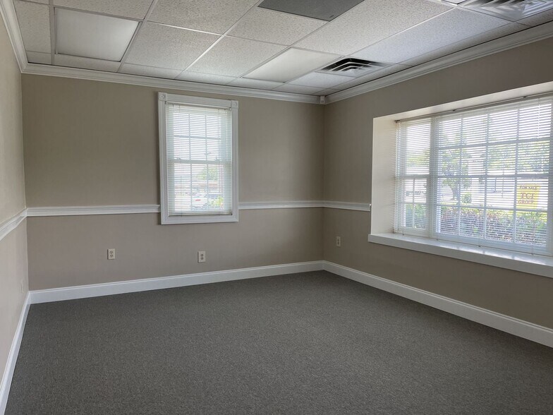 More Photos Of 1369 W Andrew Johnson Hwy, Morristown Medical For Lease