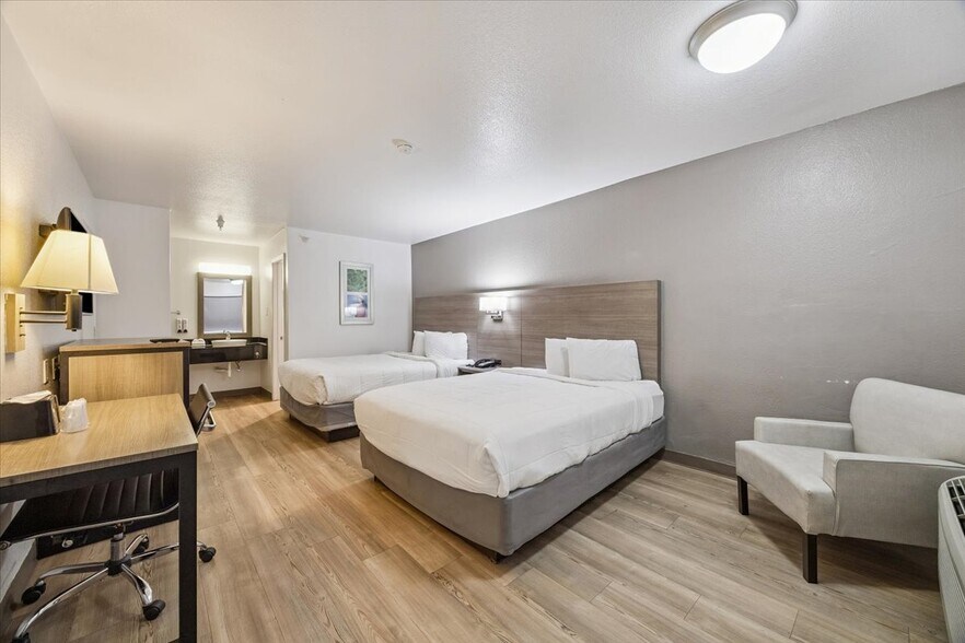 More Photos Of 16884 Northwest Fwy, Houston Hotel For Sale