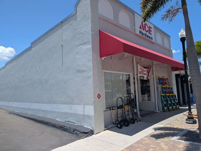 More Photos Of 208 W Marion Ave, Punta Gorda Freestanding For Sale