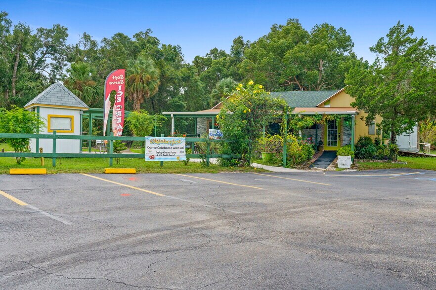More Photos Of 4630 US Highway 17, De Leon Springs Restaurant For Sale